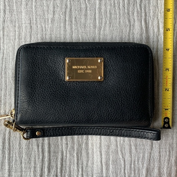 Michael Kors medium sized black zip around wallet with wrist strap - Picture 10 of 11